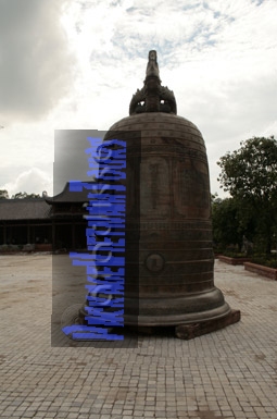 Bronze bell at Bai Dinh Pagoda