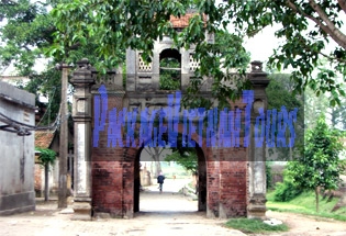 Gate to Tho Ha Village