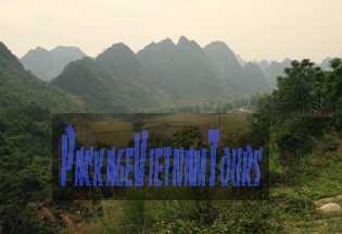 View of the mountains around Ma Phuc Pass