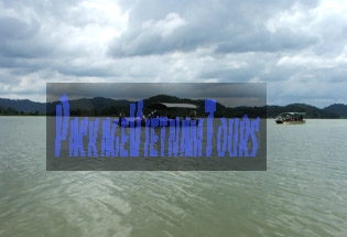 Boat cruising on the Lak Lake