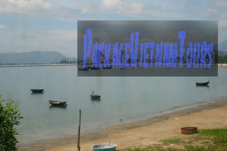 Une plage déserte à l'extérieur de la ville de Da Nang