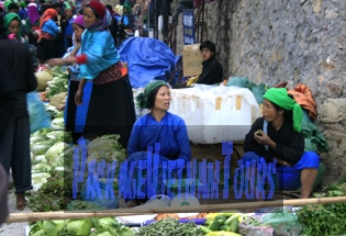 Tay lady at Dong Van Market