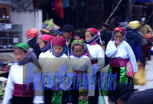 filles Hmong au marché de Dong Van