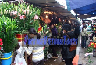 Hang Be Market Hanoi Vietnam