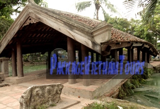 Covered Bridge - Thay Pagoda