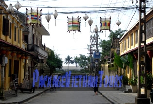 Une rue dans la vielle de Hoi An Vietnam 