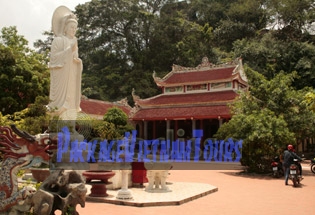 Non Nuoc Pagoda Ninh Binh