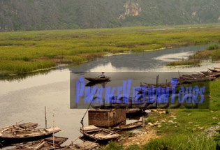 bateau à rames à Van Long Ninh Binh