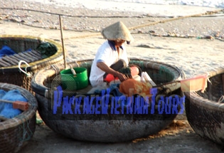 Fixing boat - Mui Ne fishing village