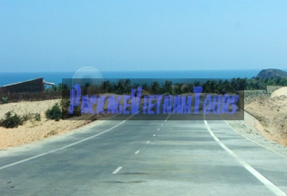 La route par la mer bleue de Phan Thiet Mui Ne