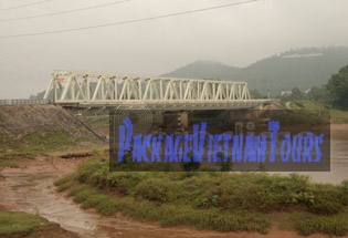 Pont de Ham Rong et la rivière Ma