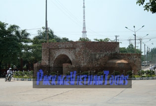 Une vieille porte de la Citadelle de Mac dans la ville de Tuyen Quang