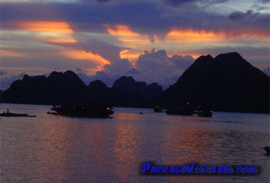 l'Aube sur la Baie de Ha Long