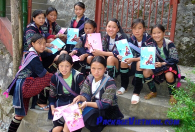 Hmong Girls in Sa Pa