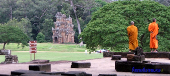 Monks on Terrace of the Elephants