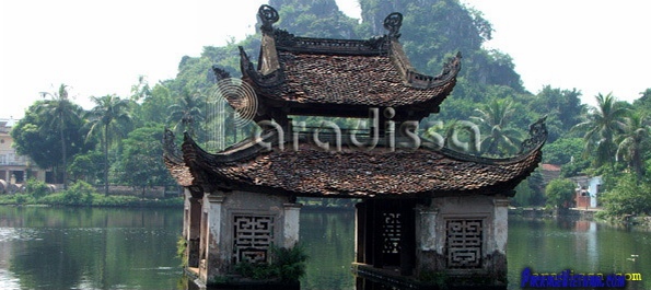 Water puppet theatre at Thay Pagoda