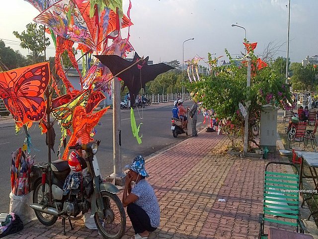 Selling kites